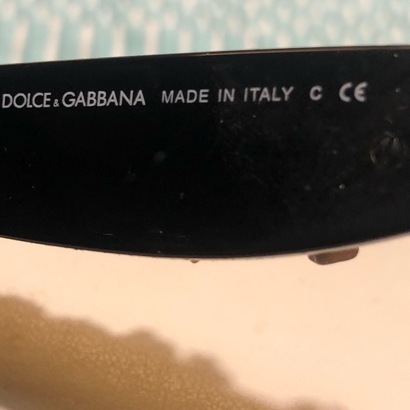 Dolce and Gabbana sunglasses with flower trim - Picture 4 of 5